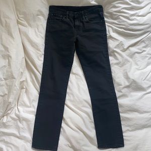 Levi’s mid rise black denim straight jeans